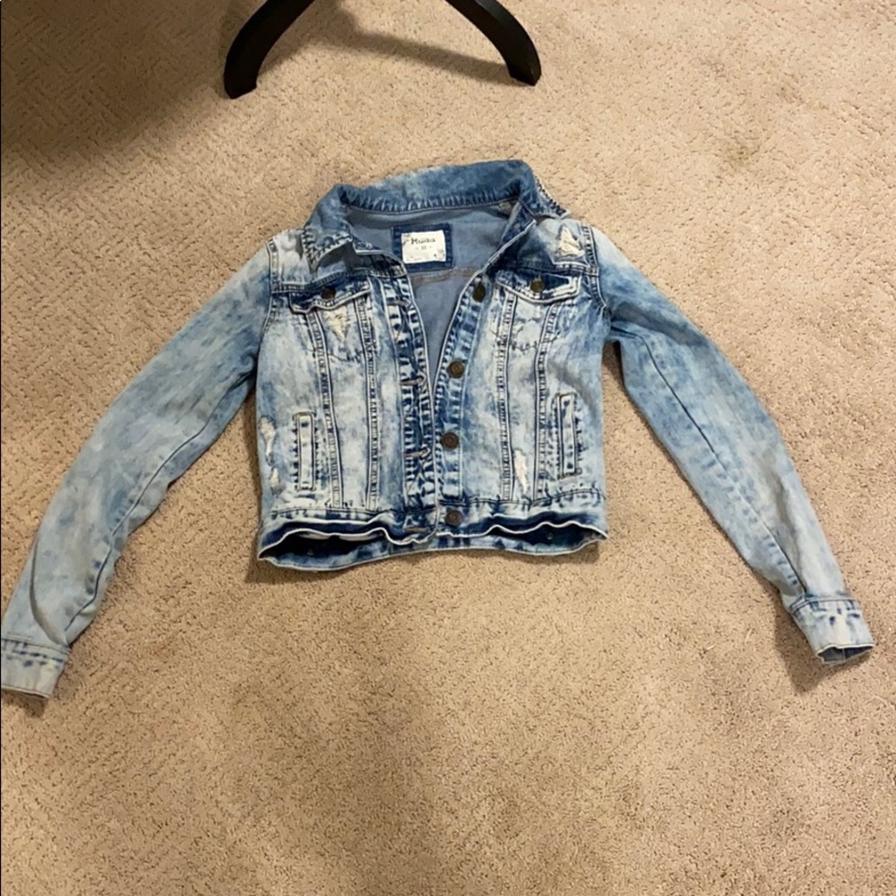 I’m selling a Jean jacket with different blues!